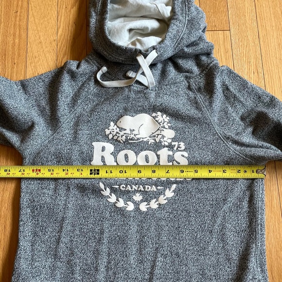 ROOTS Heather Gray Pullover Hoodie. SMALL. Pockets - Picture 4 of 7